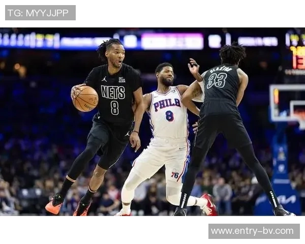 克拉克斯顿全能表现助球队获胜9投7中贡献15分9板4助3断3帽正负值1