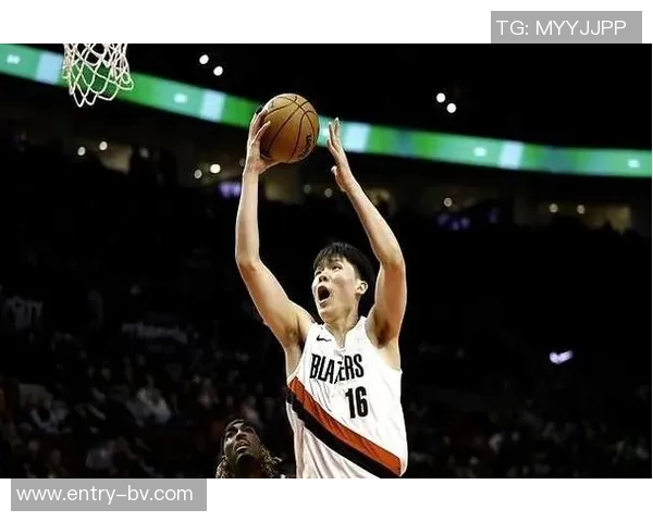 杨瀚森上半场未获出场机会罗威短暂登场仅10分钟表现如何